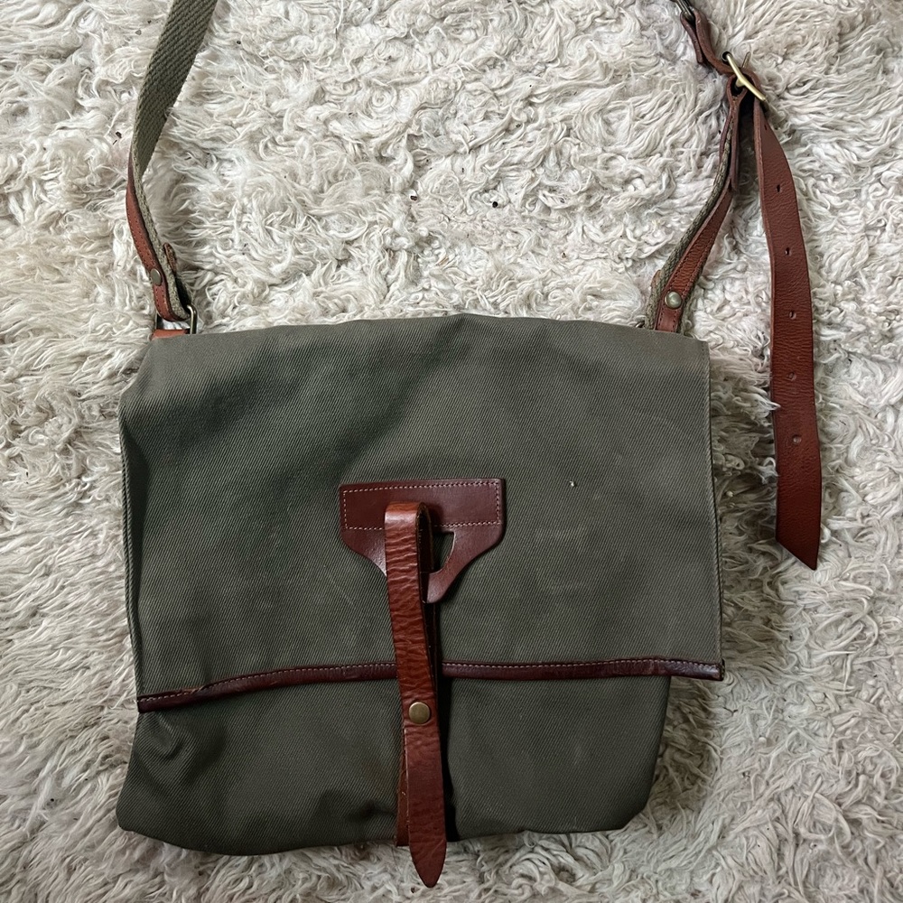 Cute shoulder bag, great condition